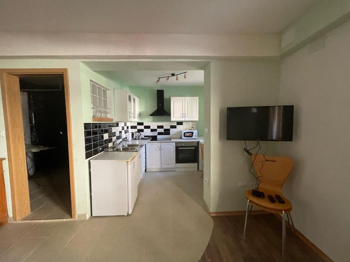 Old Square House - Hisa Na Starem Trgu Apartment Tolmin Bagian luar foto
