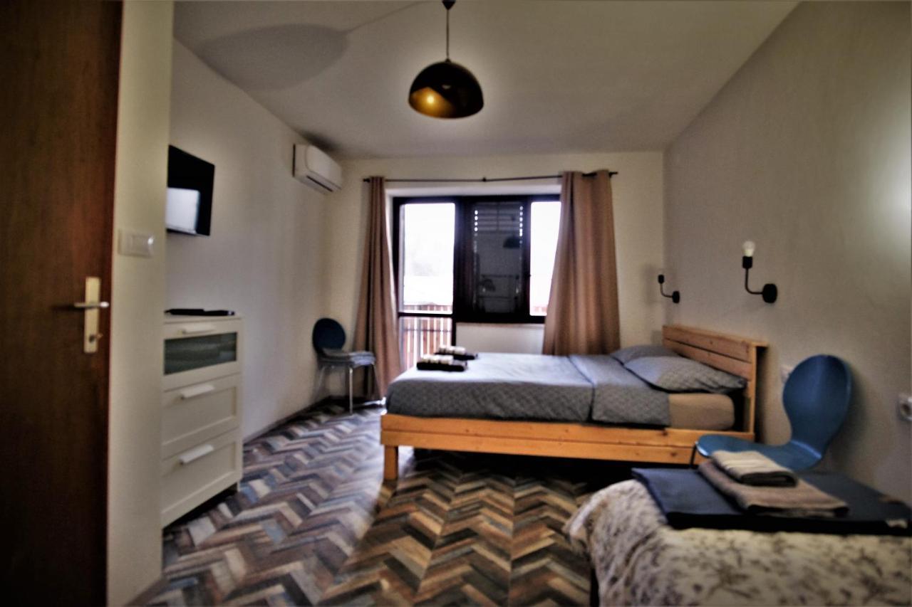 Old Square House - Hisa Na Starem Trgu Apartment Tolmin Bagian luar foto