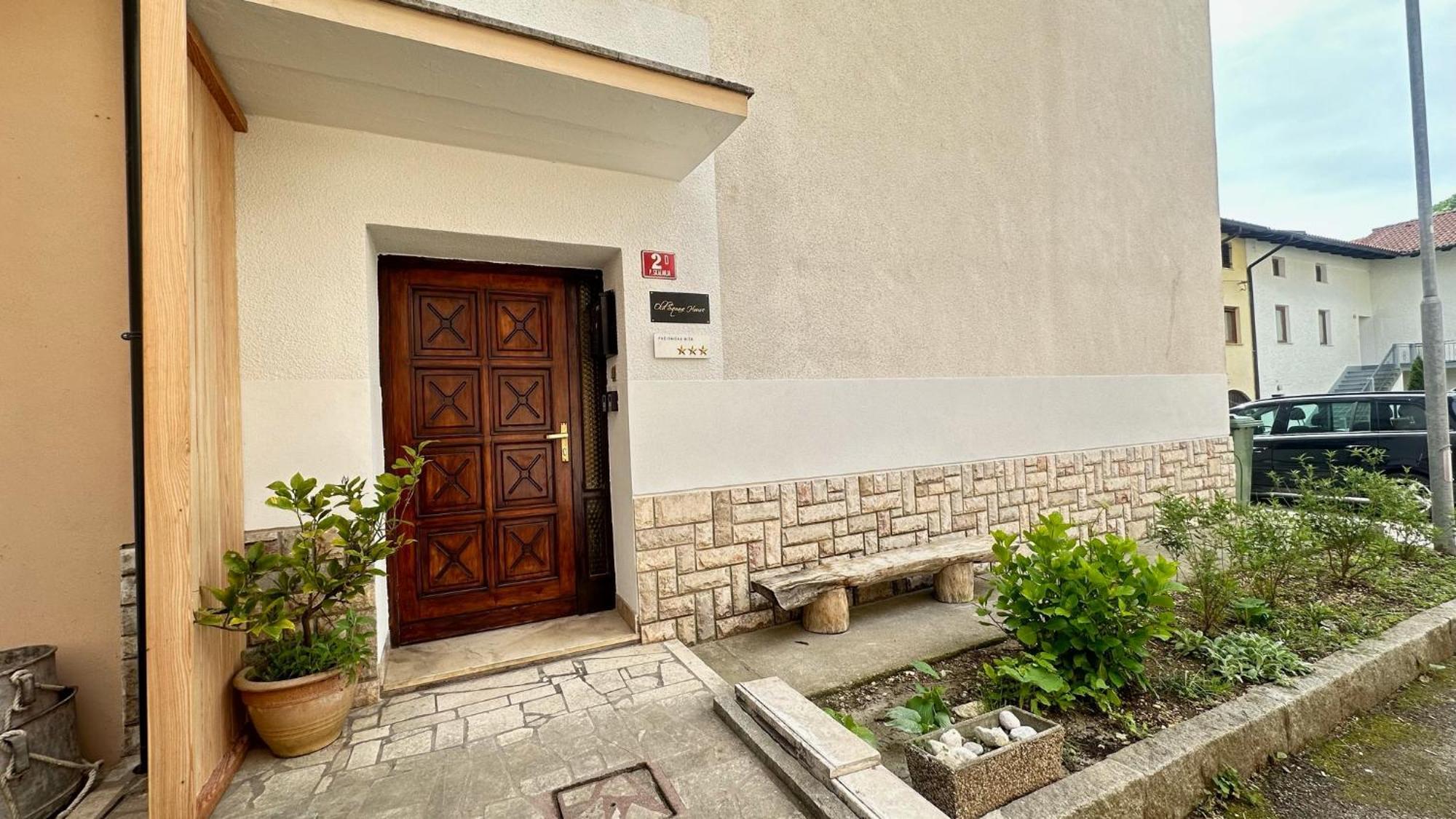 Old Square House - Hisa Na Starem Trgu Apartment Tolmin Bagian luar foto