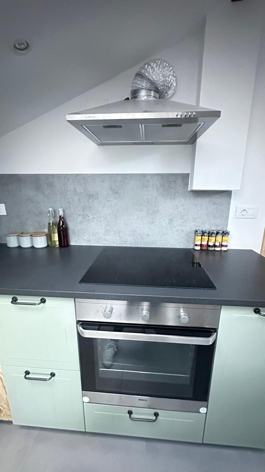 Old Square House - Hisa Na Starem Trgu Apartment Tolmin Bagian luar foto