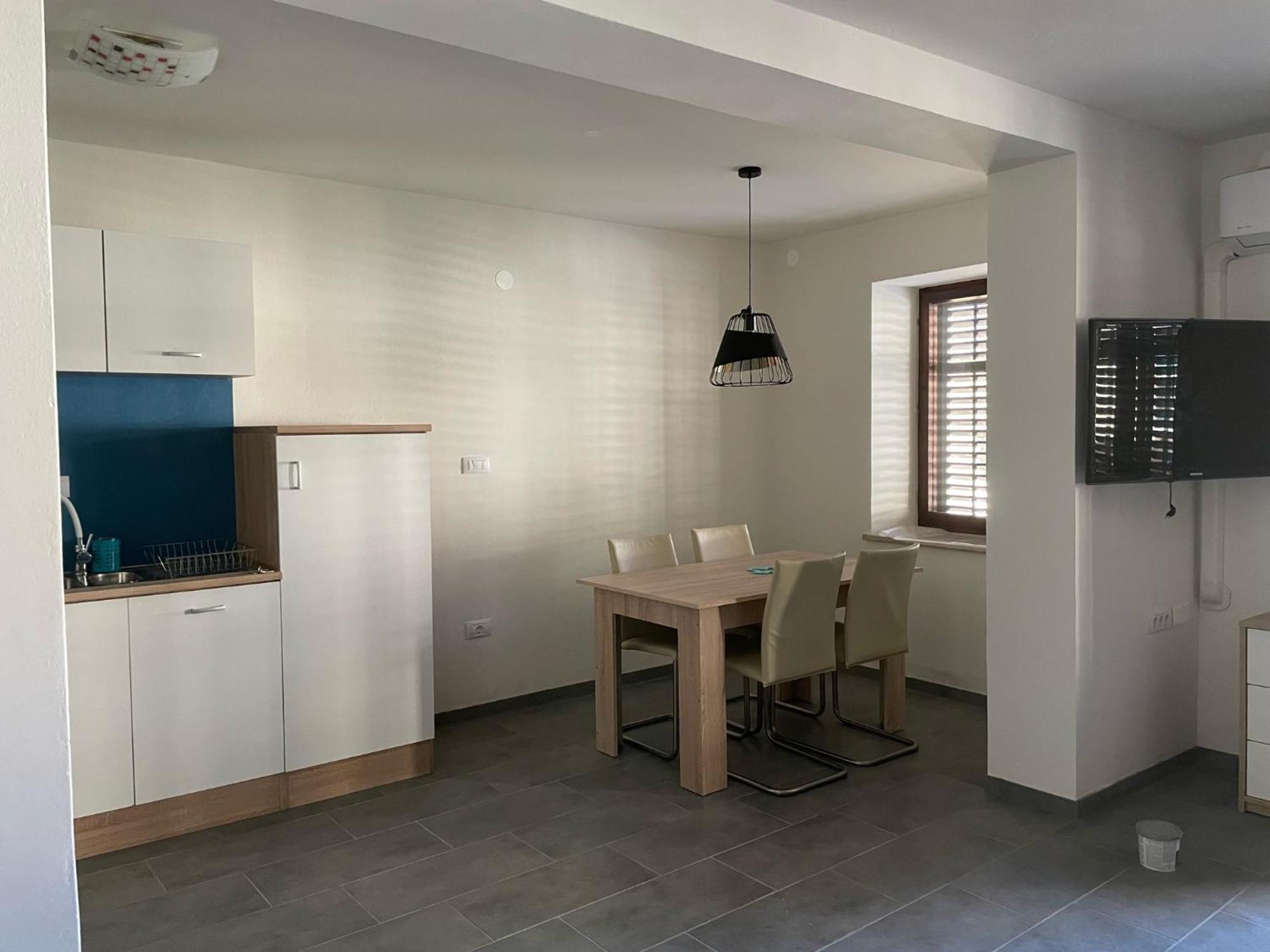 Old Square House - Hisa Na Starem Trgu Apartment Tolmin Bagian luar foto