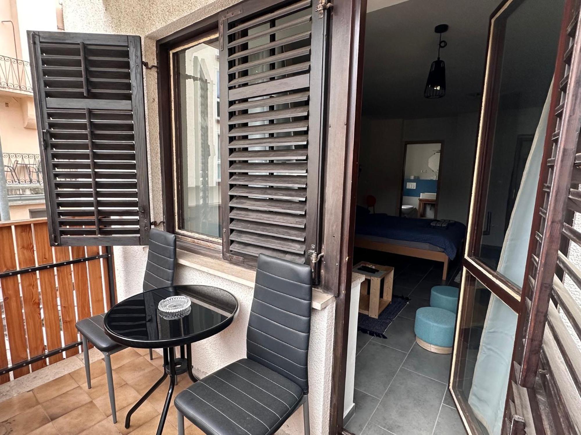Old Square House - Hisa Na Starem Trgu Apartment Tolmin Bagian luar foto